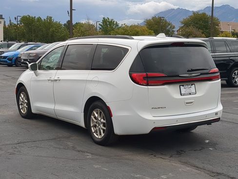 Used 2022 Chrysler Pacifica Touring-L FWD image 8