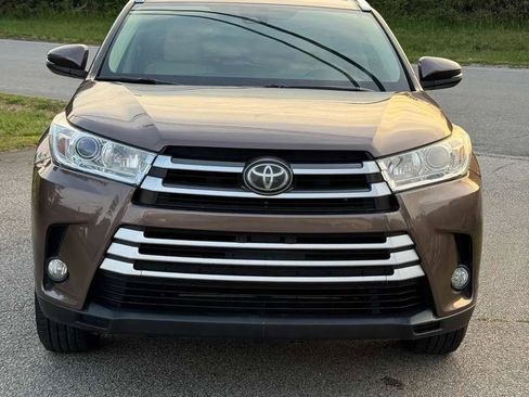Used 2017 Toyota Highlander XLE FWD image 10