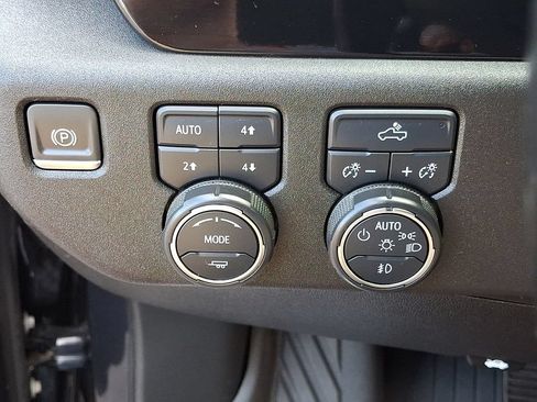 Used 2024 Chevrolet Silverado 1500 RST w/ Z71 Off-Road Package AWD/4WD image 24