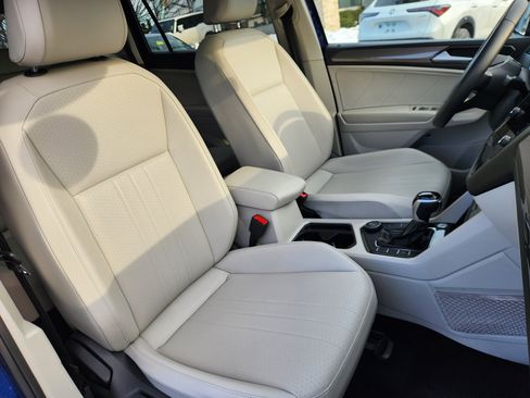 Certified 2022 Volkswagen Tiguan SE w/ Panoramic Sunroof Package image 14