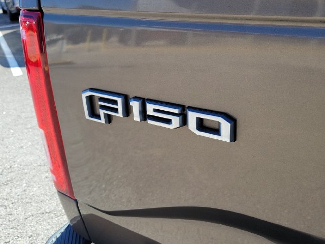 Used 2015 Ford F150 XLT w/ Equipment Group 302A Luxury AWD/4WD image 8