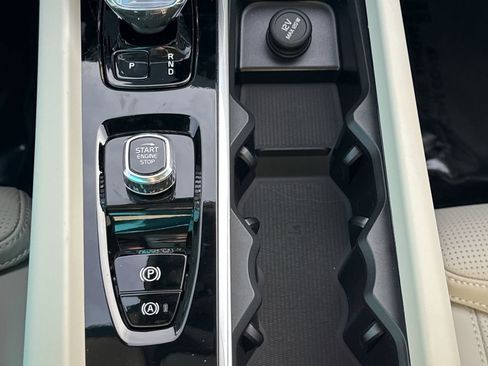 New 2026 Volvo XC60 B5 Ultra w/ Protection Package Premier image 30