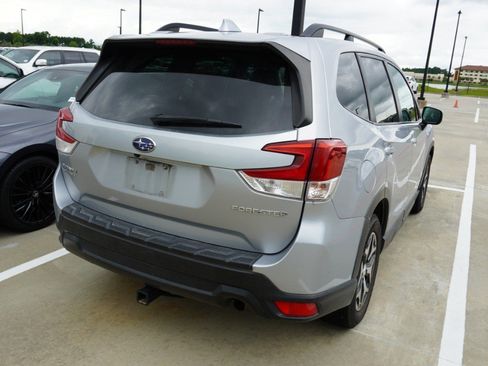 Used 2020 Subaru Forester Premium AWD/4WD image 5