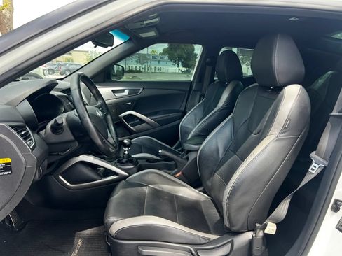 Used 2016 Hyundai Veloster Turbo FWD image 9