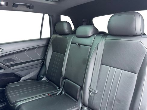 Used 2024 Volkswagen Tiguan SE R-Line image 40