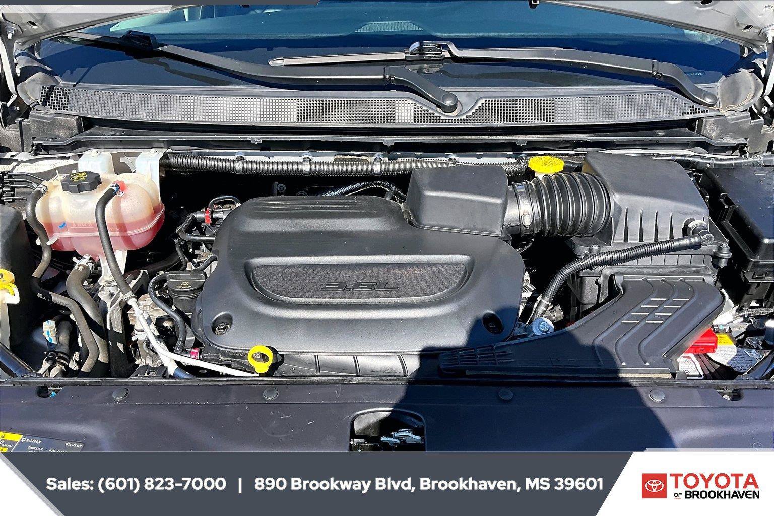 Used 2024 Chrysler Pacifica Touring-L FWD image 8