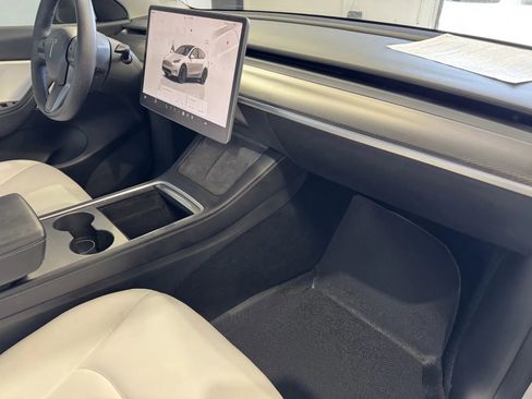Used 2022 Tesla Model Y Performance AWD/4WD image 5