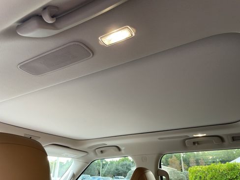 Used 2025 INFINITI QX80 Sensory image 12