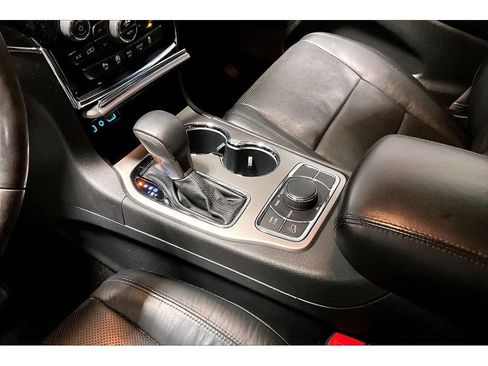 Used 2019 Jeep Grand Cherokee Limited w/ Luxury Group II image 18