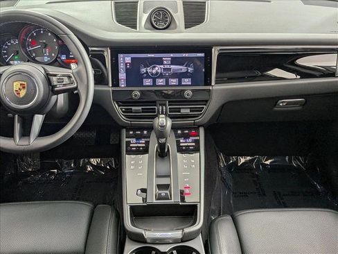 Certified 2025 Porsche Macan image 21