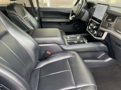 Certified 2024 Ford Expedition XLT image 36