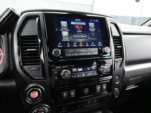 Used 2021 Nissan Titan PRO-4X w/ Pro-4x Convenience Package AWD/4WD image 12