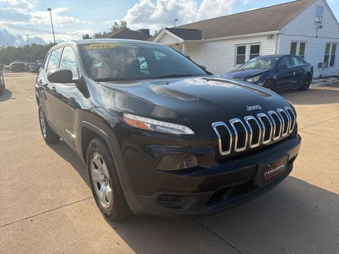 Used 2016 Jeep Cherokee Sport w/ Cold Weather Group AWD/4WD image 2