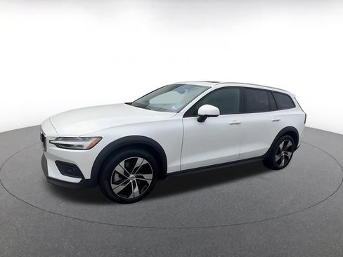 Used 2025 Volvo V60 B5 Cross Country Plus AWD/4WD image 8