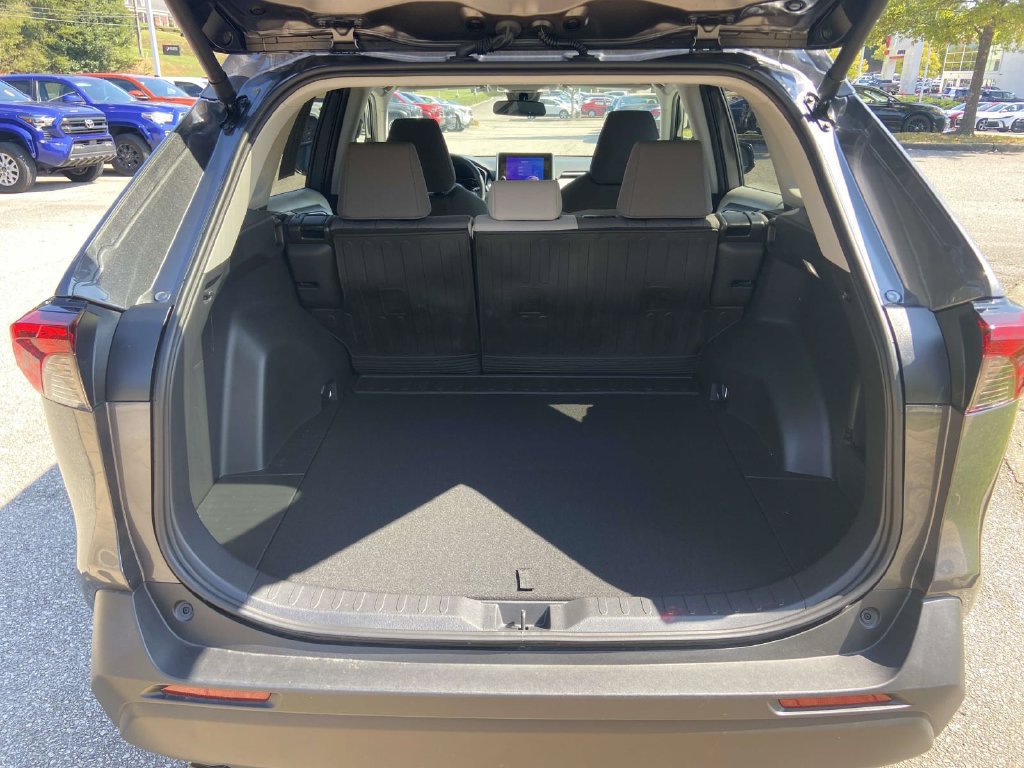 Used 2025 Toyota RAV4 XLE w/ Convenience Package FWD image 8