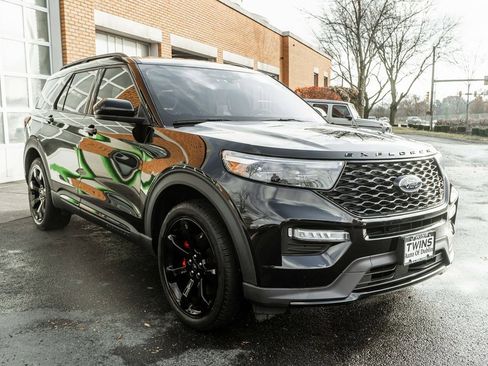 Used 2022 Ford Explorer ST w/ ST Street Pack image 5