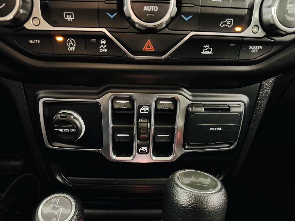 Used 2021 Jeep Wrangler Unlimited Sahara AWD/4WD image 18