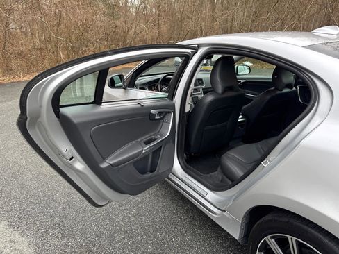 Used 2017 Volvo S60 T5 Inscription w/ Convenience Package image 32