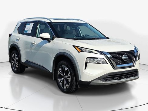 Used 2021 Nissan Rogue SV w/ Premium Package FWD image 2