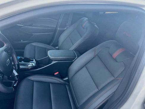 Used 2026 Chevrolet Trax RS w/ Sunroof Package FWD image 18
