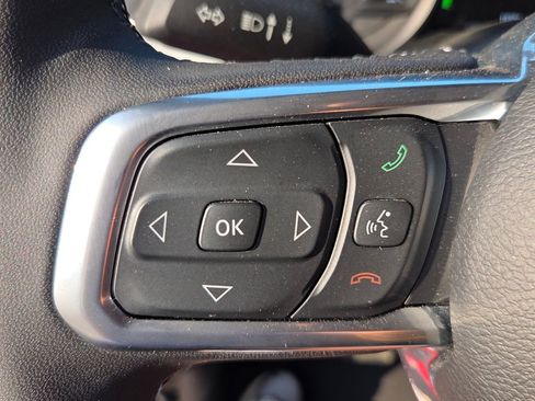 Used 2025 Jeep Wrangler Unlimited Sahara AWD/4WD image 24