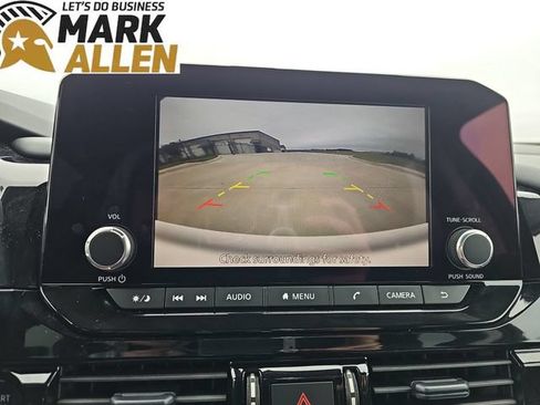 Used 2025 Nissan Pathfinder SV FWD image 14
