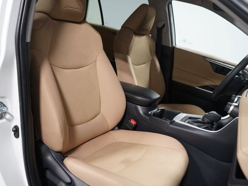 Certified 2025 Toyota RAV4 LE image 27