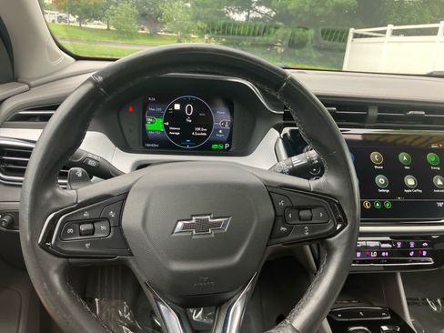 Used 2023 Chevrolet Bolt EUV Premier w/ Sun & Sound Package FWD image 16