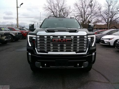 Used 2024 GMC Sierra 3500 Denali w/ Denali Reserve Package image 9