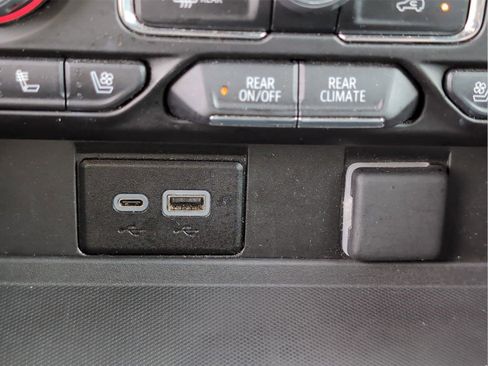 Used 2024 Chevrolet Suburban Premier RWD image 18