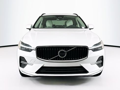 Used 2023 Volvo XC60 B5 Core FWD image 2