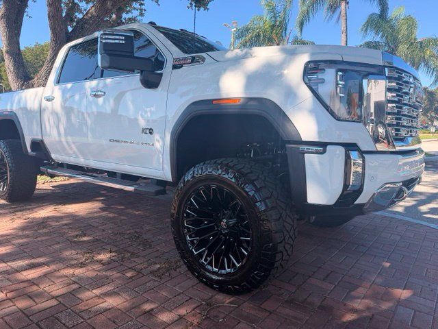 Used 2025 GMC Sierra 2500 Denali w/ Denali Reserve Package AWD/4WD image 1