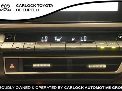 Used 2025 Toyota Camry SE w/ Convenience Package FWD image 34