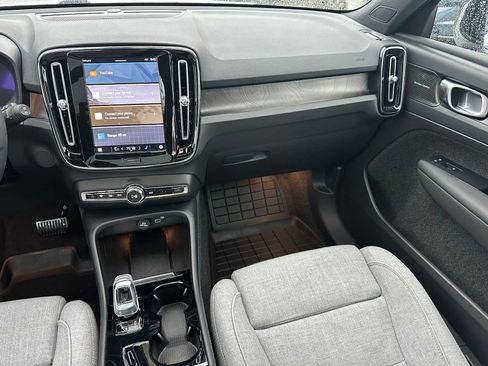 Certified 2023 Volvo XC40 Recharge Ultimate image 18