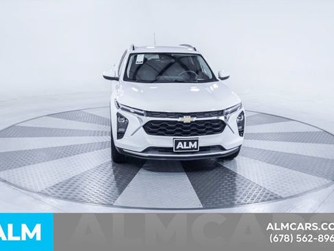 Used 2025 Chevrolet Trax LT FWD image 15