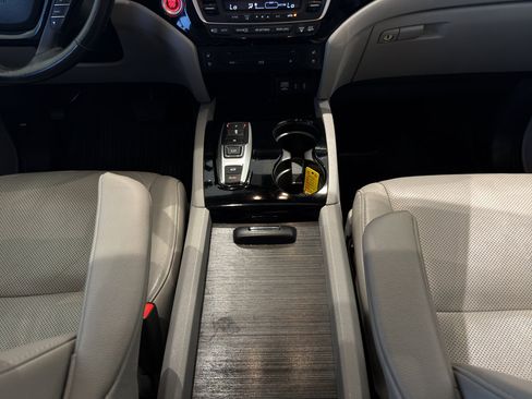 Used 2018 Honda Pilot Elite image 18