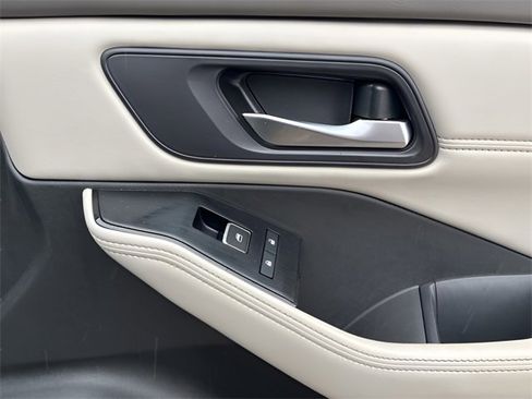 Used 2023 Nissan Rogue SL w/ SL Premium Package image 15