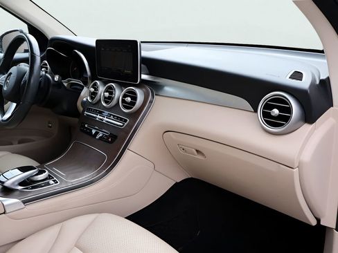 Used 2018 Mercedes-Benz GLC 300 4MATIC image 11