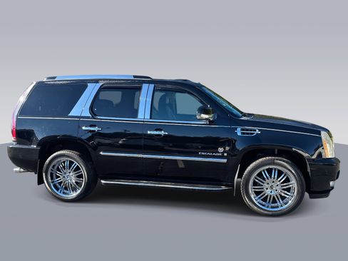 Used 2008 Cadillac Escalade AWD image 2