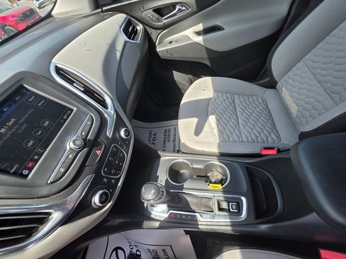 Used 2021 Chevrolet Equinox LT AWD/4WD image 16