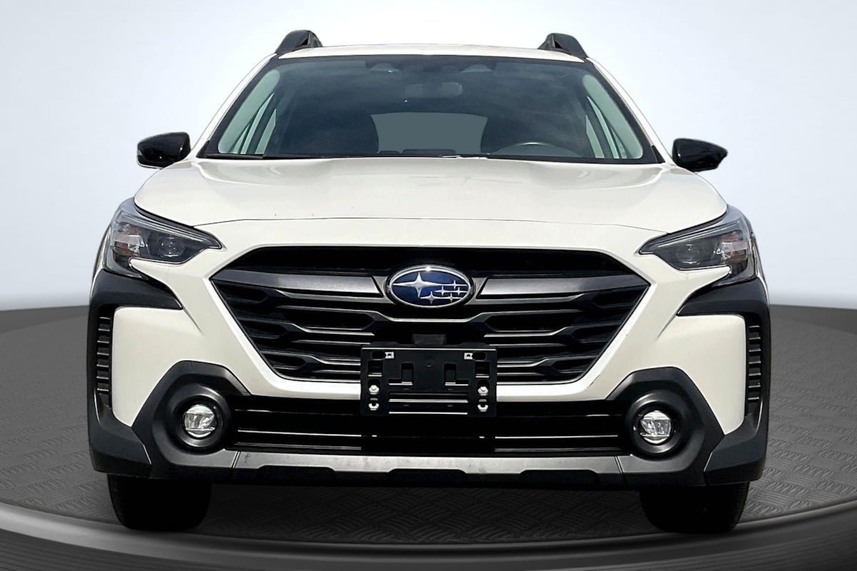Used 2024 Subaru Outback Premium AWD/4WD image 3