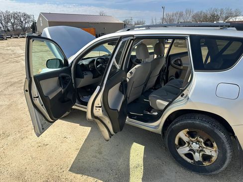 Used 2010 Toyota RAV4 4WD V6 image 11