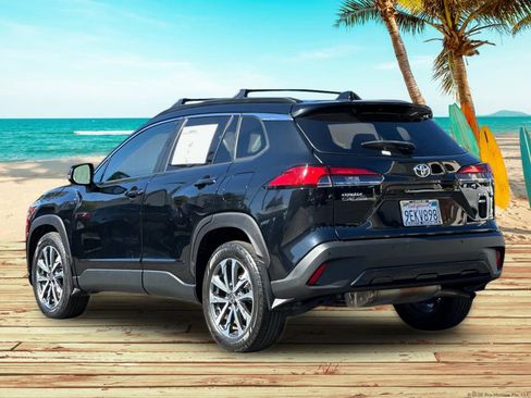 Used 2023 Toyota Corolla Cross XLE w/ Convenience Package AWD/4WD image 4