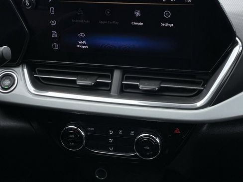 Used 2025 Chevrolet Trax LT image 17