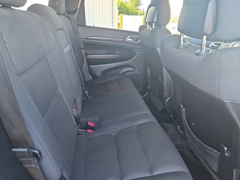 Used 2018 Jeep Grand Cherokee Laredo AWD/4WD image 10