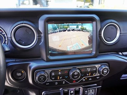 Used 2022 Jeep Wrangler Unlimited Rubicon w/ LED Lighting Group AWD/4WD image 31