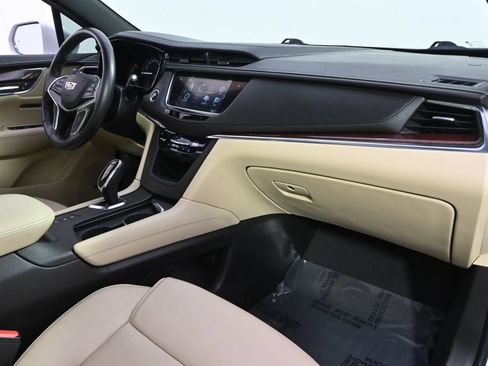 Used 2018 Cadillac XT5 Luxury w/ Driver Awareness Package AWD/4WD image 15