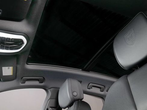 Certified 2026 Porsche Macan AWD/4WD image 26