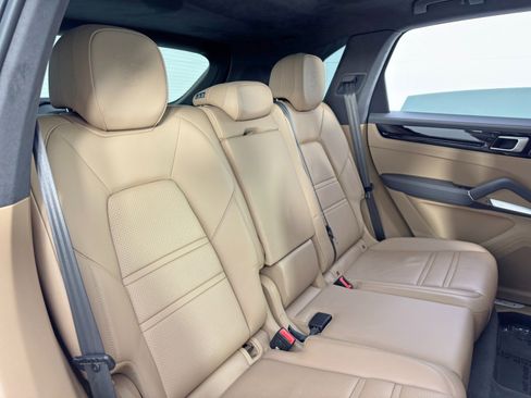 Used 2019 Porsche Cayenne Turbo image 43