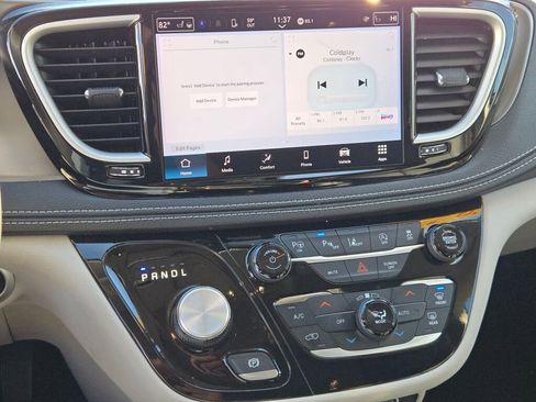 Used 2024 Chrysler Pacifica Touring-L image 23